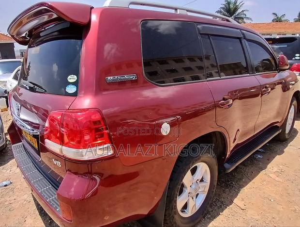 Toyota Land Cruiser 2011 Red