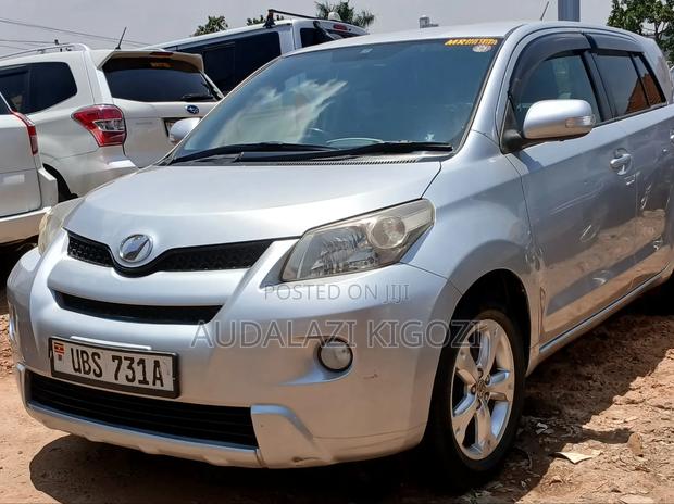 Toyota IST 2011 Silver
