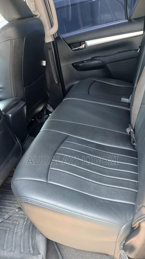 Toyota Hilux 2020 Gray