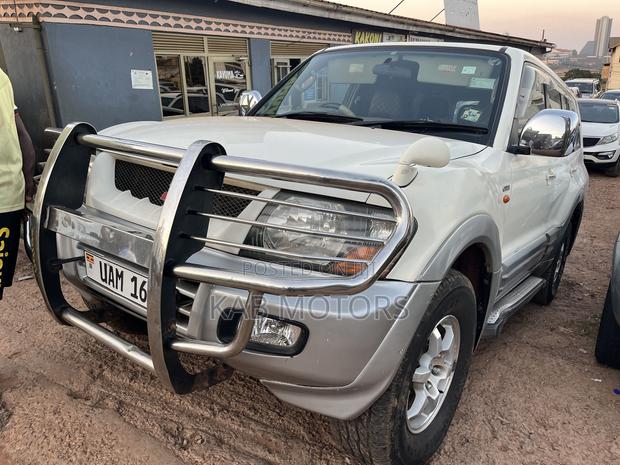 Mitsubishi Pajero 2004 White