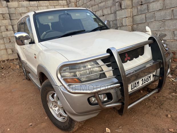 Mitsubishi Pajero 2004 White
