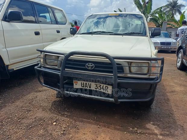 Toyota Hilux 1997 White