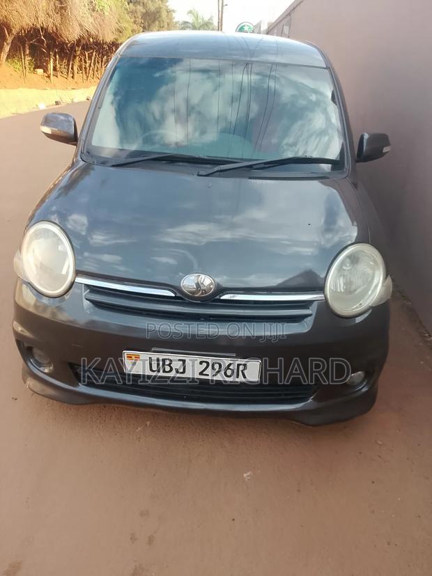 Toyota Sienta 2007 Black