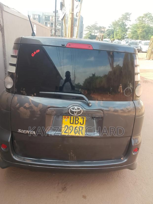 Toyota Sienta 2007 Black
