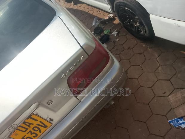 Toyota Carina 2000 Silver