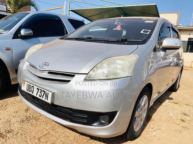 Toyota Passo Sette 2011