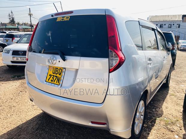 Toyota Passo Sette 2011