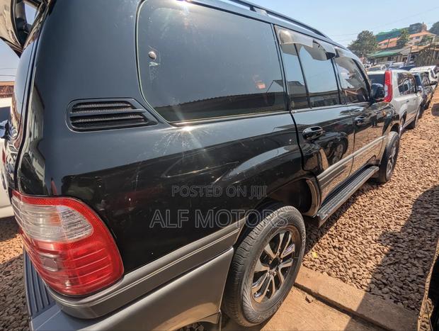 Toyota Land Cruiser Cygnus 4.7 2004 Black