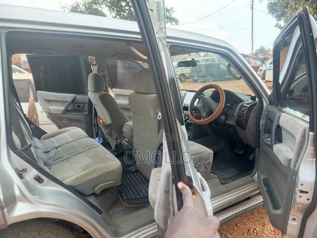 Mitsubishi Pajero 2000 Silver