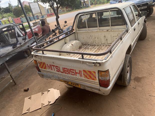 Mitsubishi L200 Double Cab 2.0 1996 White