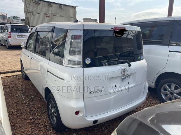 Toyota Sienta 2013 White