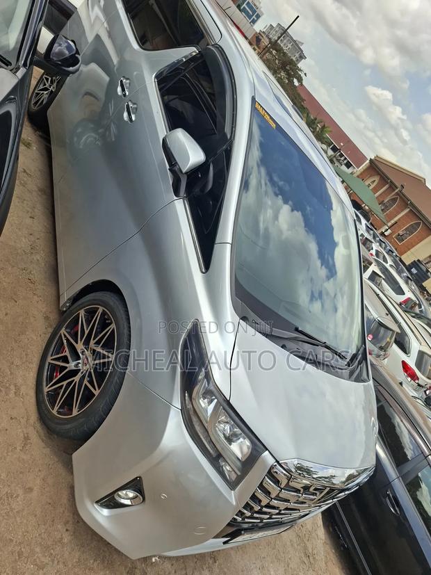 Toyota Alphard 2018 Silver