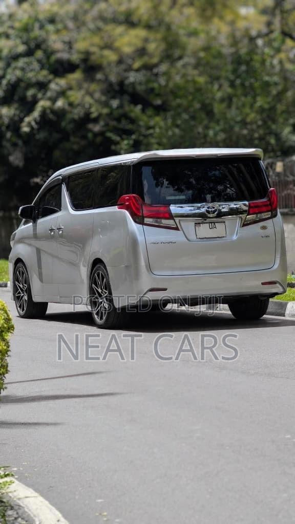 Toyota Alphard 2017 Silver