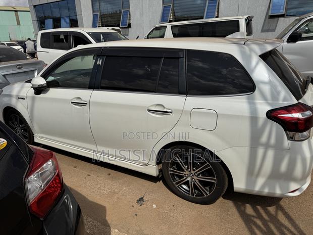 Toyota Corolla Fielder 1.5 Hybrid FWD 2018 White