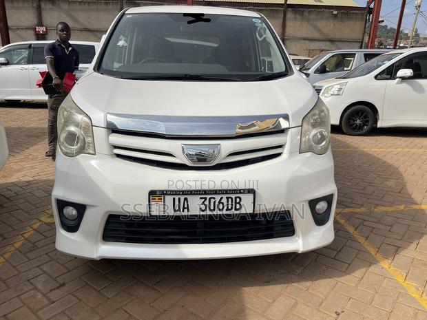 Toyota Noah 2012 White