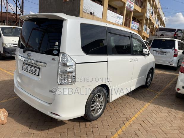 Toyota Noah 2012 White