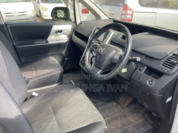 Toyota Noah 2012 White