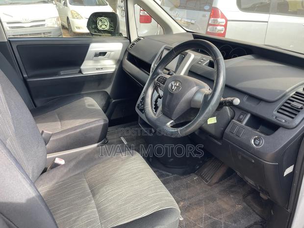 Toyota Noah 2012 White