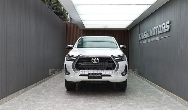 Toyota Hilux 2026 White