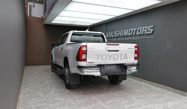 Toyota Hilux 2026 White
