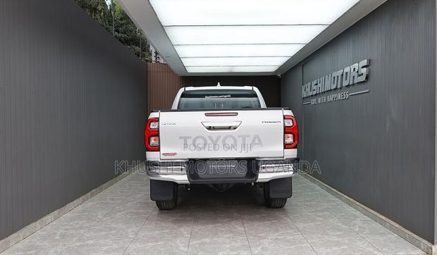 Toyota Hilux 2026 White