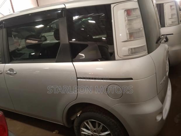 Toyota Sienta 2012 Silver