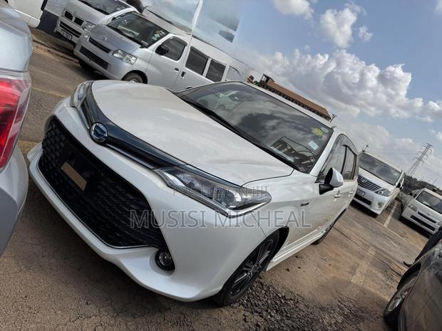 Toyota Corolla Fielder 1.5 Hybrid FWD 2018 White