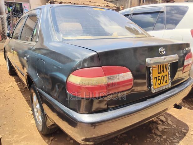 Toyota Corolla 2000 Black