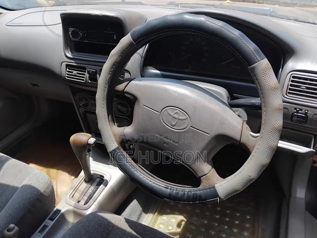 Toyota Corolla 2000 Black