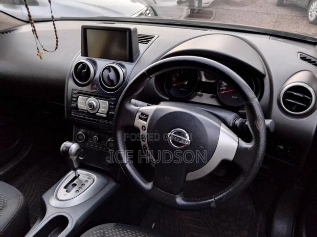 Nissan Dualis 2012 Black