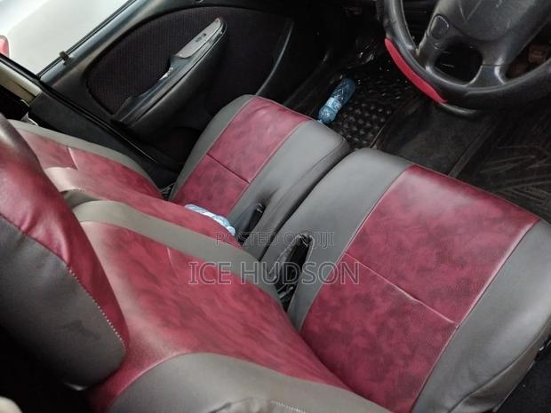 Toyota Raum 2000 Off white
