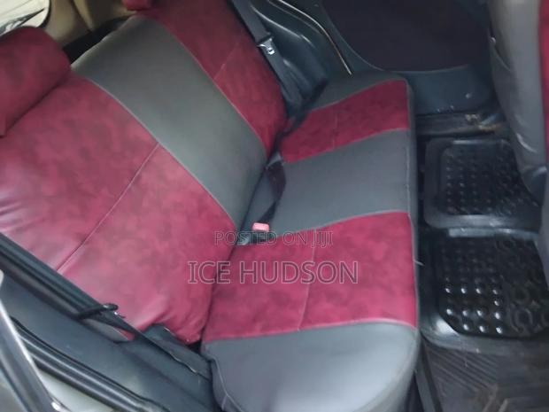 Toyota Raum 2000 Off white