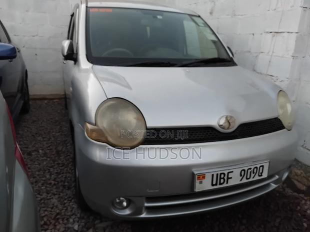 Toyota Sienta 2007 Silver