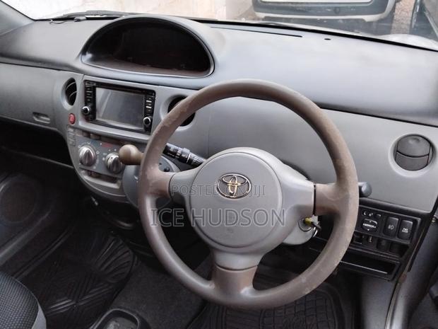 Toyota Sienta 2007 Silver