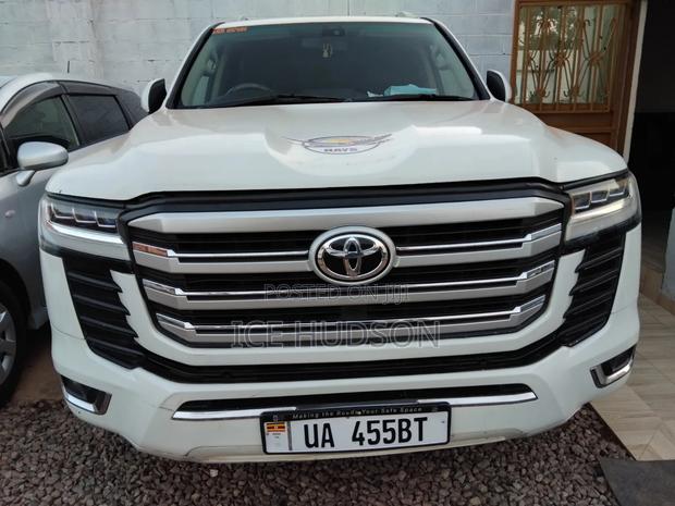 Toyota Land Cruiser 2017 White