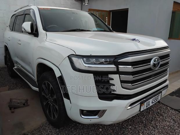 Toyota Land Cruiser 2017 White