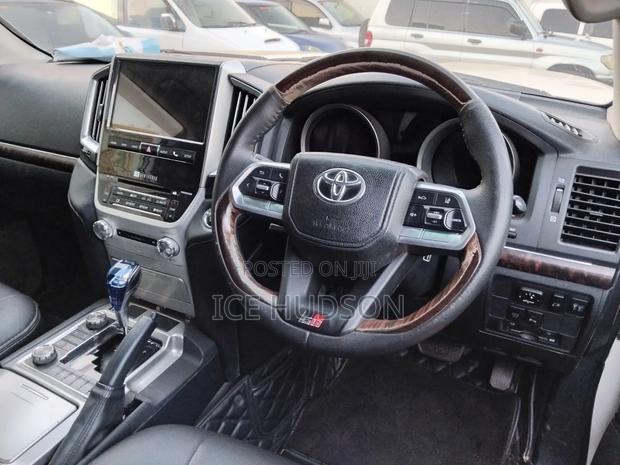 Toyota Land Cruiser 2017 White