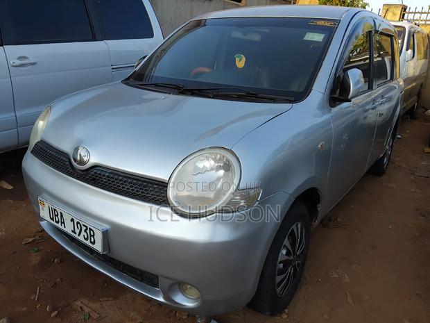 Toyota Sienta 2006 Ivory