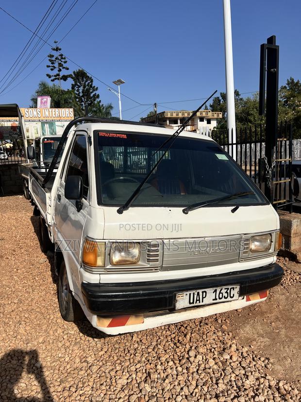 Toyota TownAce 2000 White