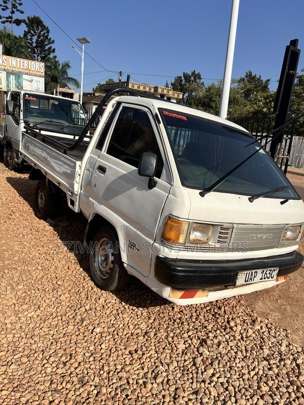 Toyota TownAce 2000 White