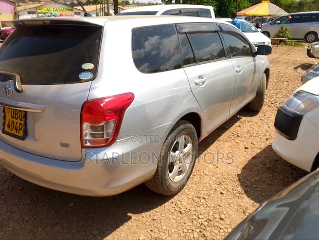 Toyota Corolla Fielder 2010 Silver