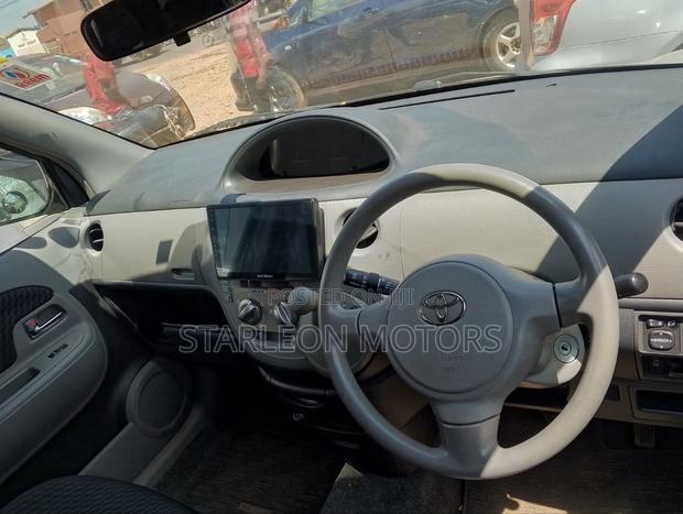 Toyota Sienta 2010 Gray