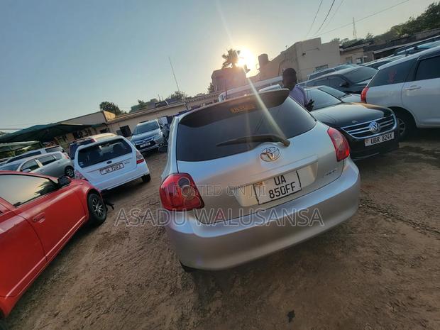 Toyota Auris 2012 Silver