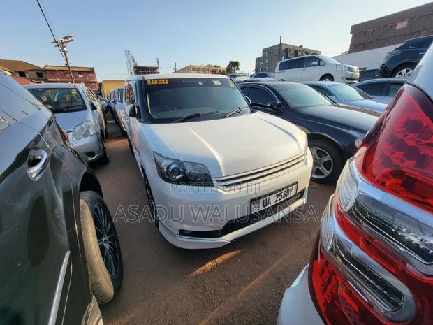 Toyota Corolla Rumion 2010 White