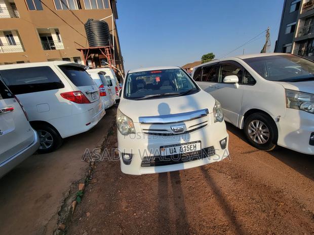 Toyota Noah 2012 White