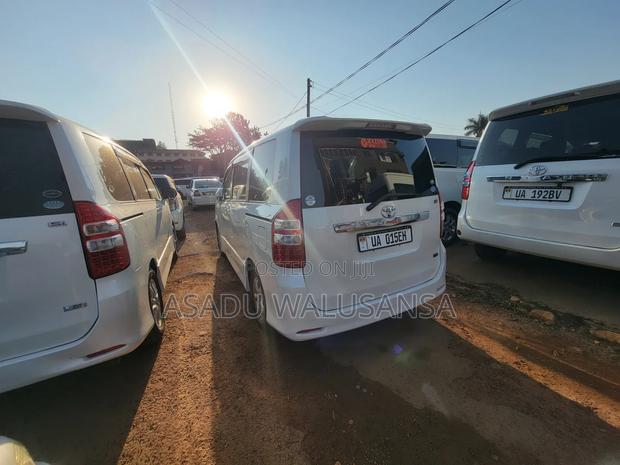 Toyota Noah 2012 White