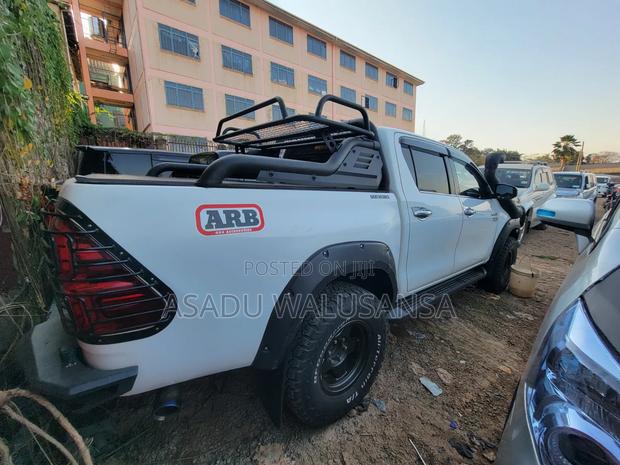 Toyota Hilux 2017 White