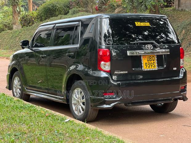 Toyota Corolla Rumion 2010 Black