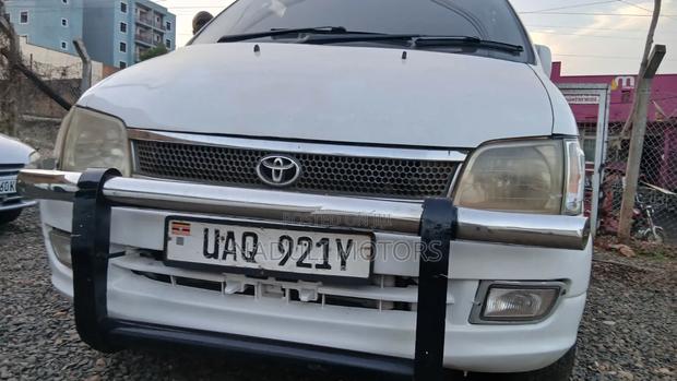 Toyota Noah 2001 White