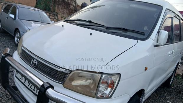 Toyota Noah 2001 White